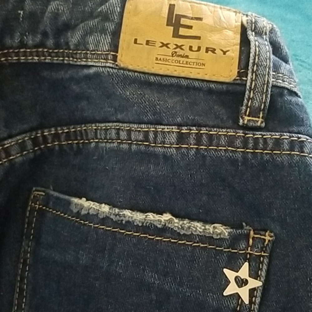 Capri Jeans - Picture 7 of 7